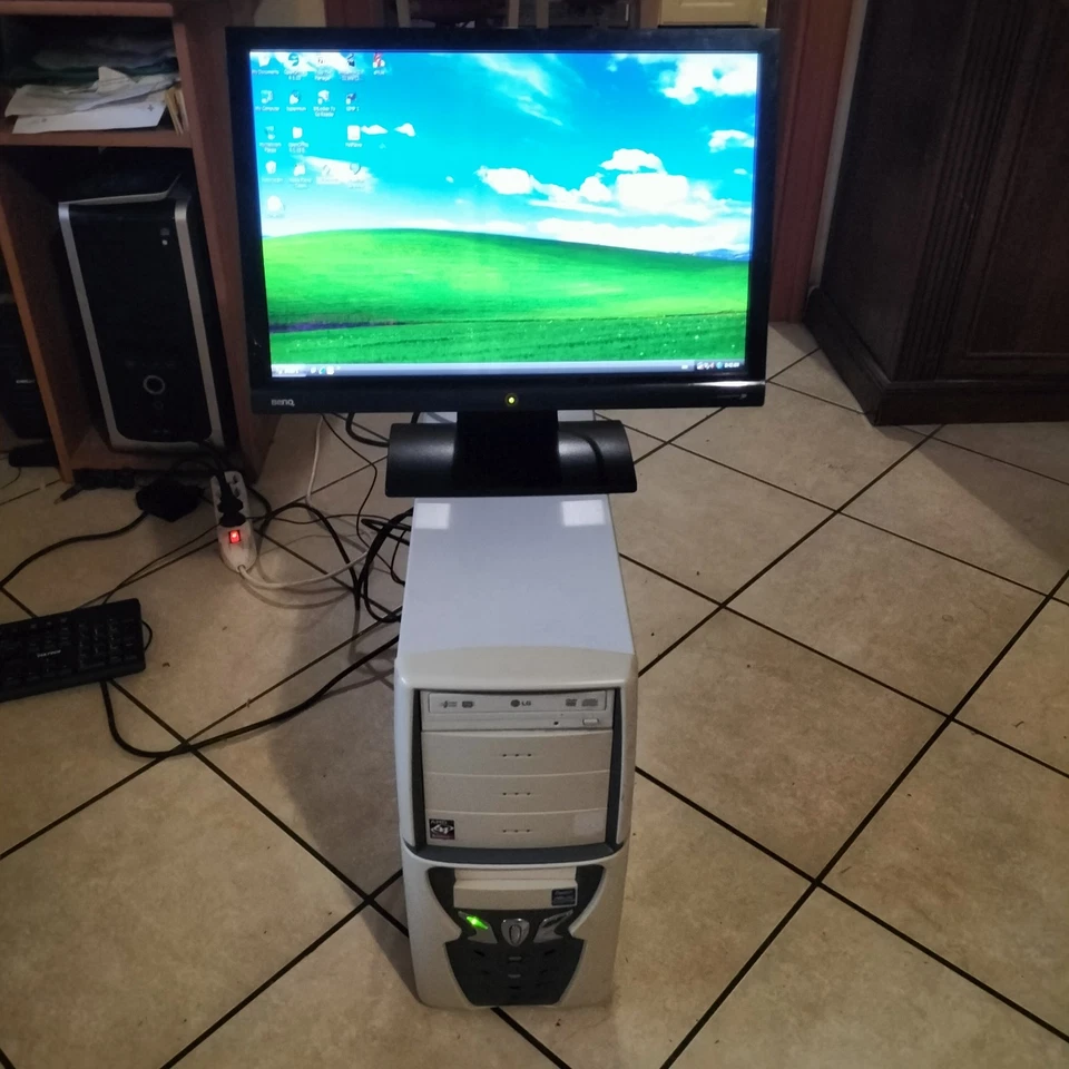 Gaming PC Windows XP GeForce 6200 LE 256MB Athlon 64 3500+ RAM2GB HDD160GB Asus - Bild 2 von 4