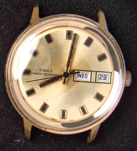 Timex Day & Date Gold-Plated Men's Hand-Wind Vintage Watch -- Spares/Repairs