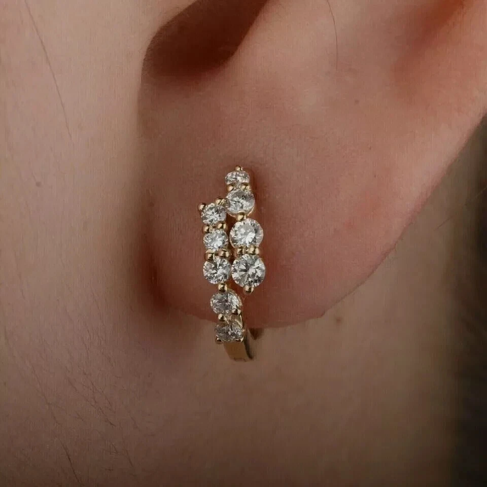 Brincos femininos de argola 1 quilate de diamante criado em laboratório corte redondo folheado a ouro amarelo 14K - Imagem 2 de 2