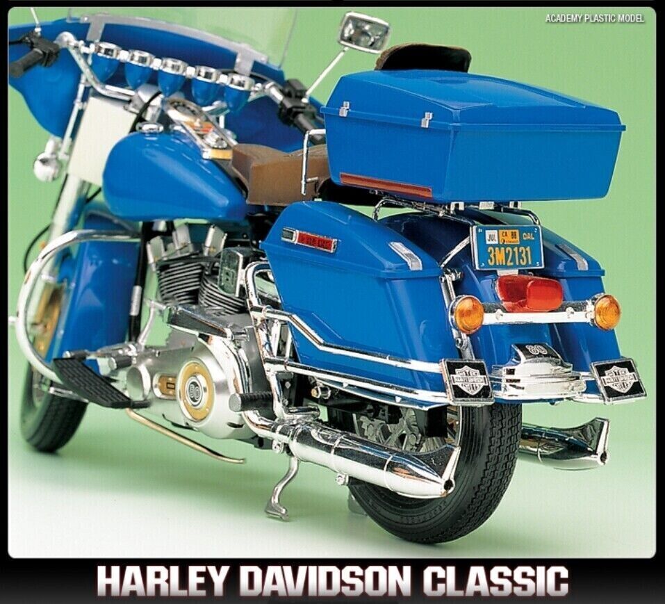 Academy Harley Davidson Classic Motorcycle 1/10 Scale Plastic