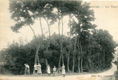 SERGINES Les Fossés Promenade entre femmes card 