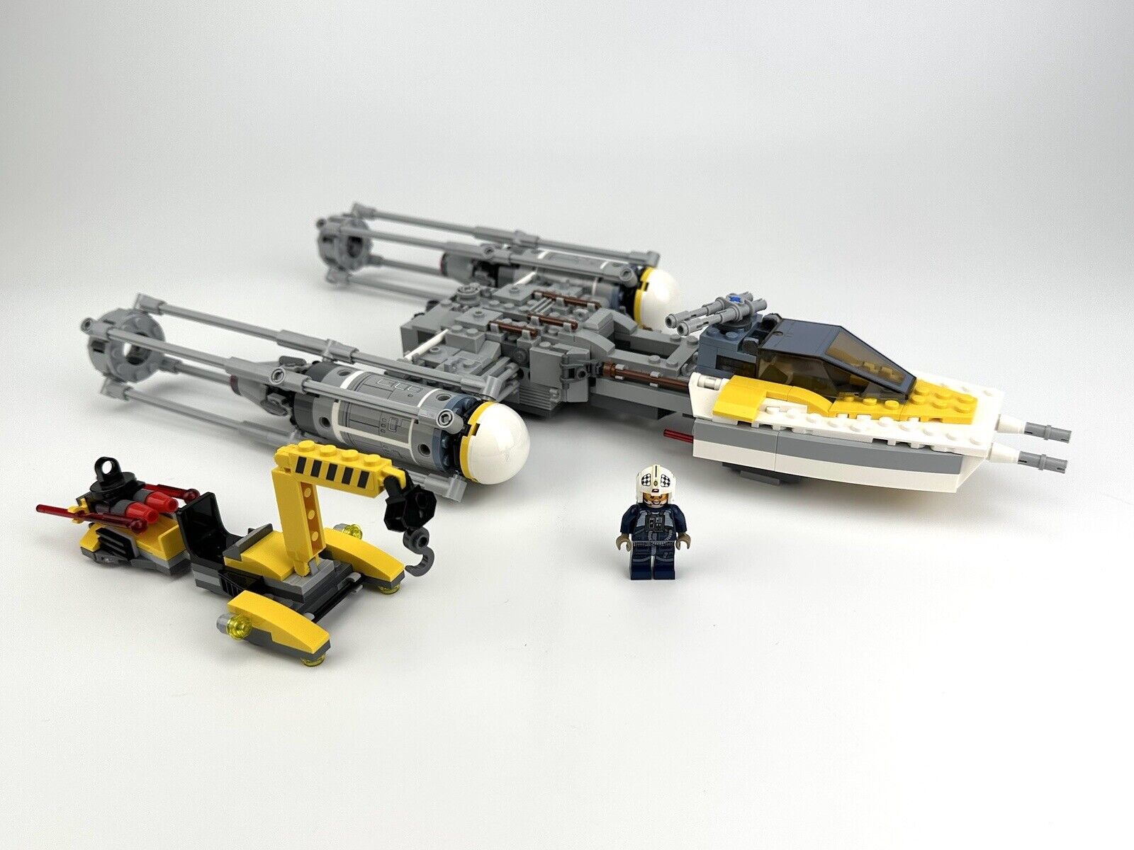 LEGO 75172 - Star Wars: Y-wing Starfighter - MISSING 4 FIGS