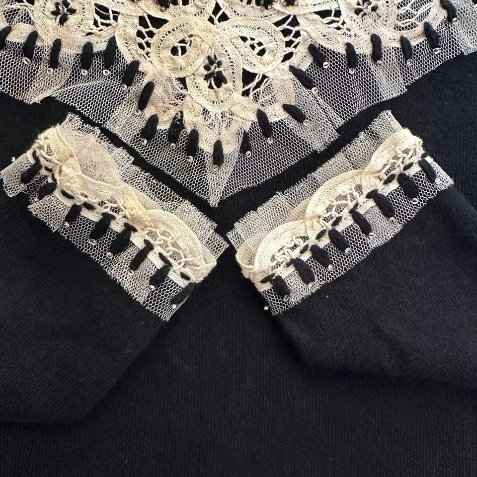 Suéter Sleeping on Snow Anthropologie Mujer M Negro Blanco Crochet Encaje Cuentas Foto 4 de 4