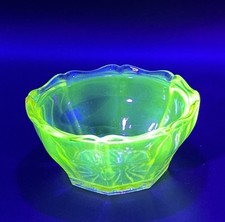 ART DECO REICH VIKTORIA PINK & GREEN URANIUM GLASS DRESSING TABLE LG POT BOTTOM