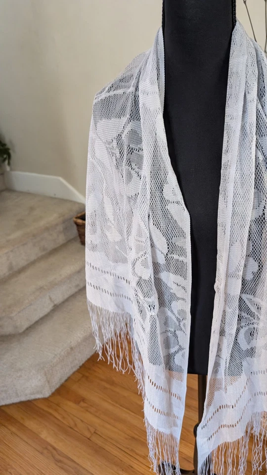 Antiguo Elegante Mantón de Encaje Diseño Floral con Flecos Gris Claro Foto 2 de 4