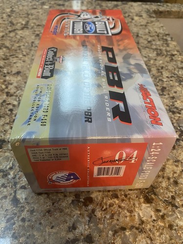 1/24 ACTION COLLECTIBLES 2004 FORD F-150 PBR TRUCK OF THE YEAR - Picture 5 of 6