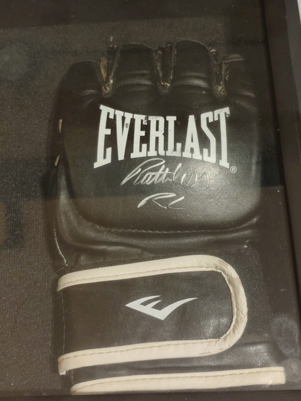 Ruthless Robbie Lawler Signed UFC MMA Glove Black  Autograph 