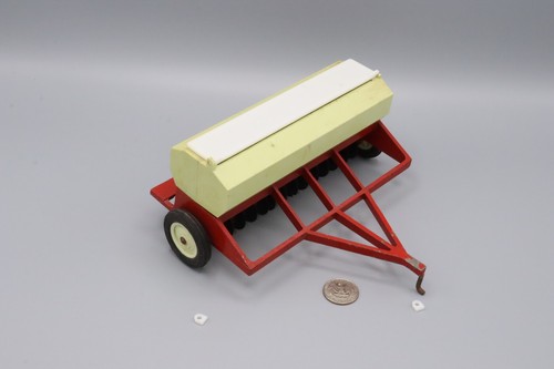 Grain Drill Lid and Hinges - Ertl - For International Grain Drill - 16th - Picture 2 of 5