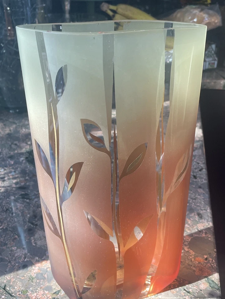 Jarrón de vidrio artístico dorado Wayfair Red Barrel Studio Foto 3 de 4