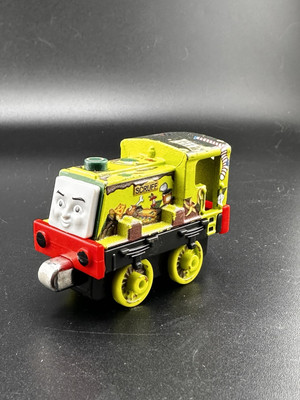 Thomas & Friends Take n Play Along Scruff Train Engine Diecast Metal 2012 LE