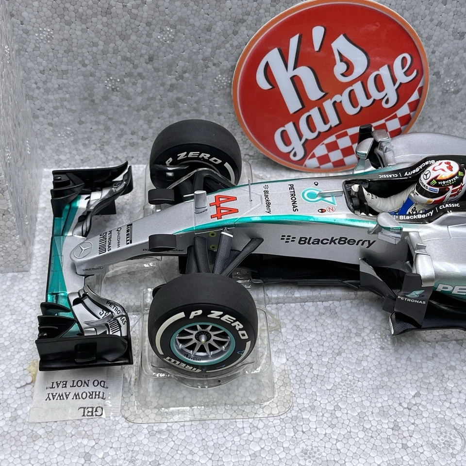 MINICHAMPS 1/18 Mercedes-AMG Petronas W06 2015 Lewis Hamilton Dealer B66960539 - Image 2 of 4