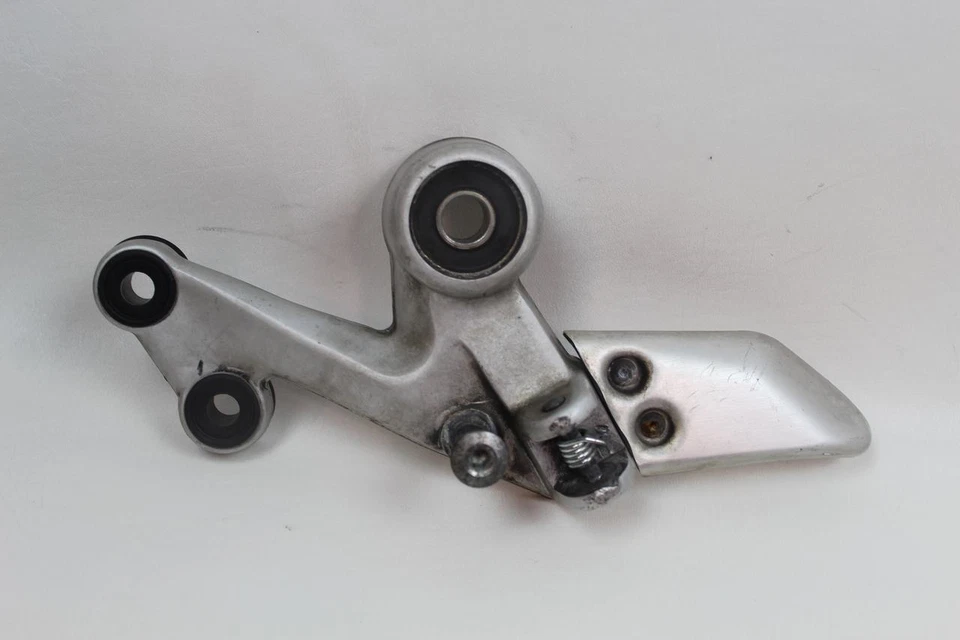 Soporte de montaje y clavija lado izquierdo DUCATI MONSTER S2R800 2005 82410681A Foto 4 de 4