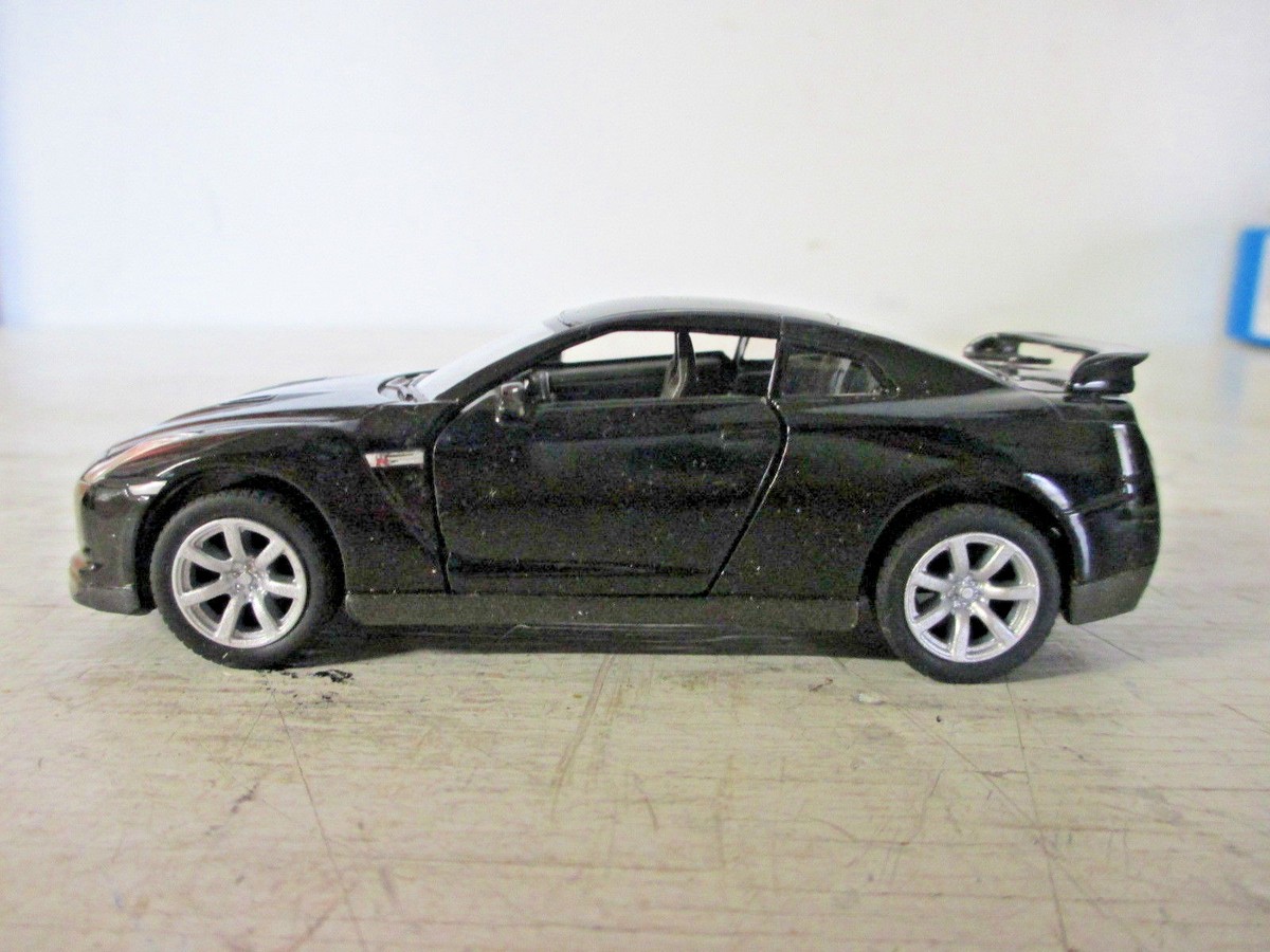 ミニカー 2009NISSAN GT-R Brian's 2009 Nissan GTR with Brian Figure and Working Lights