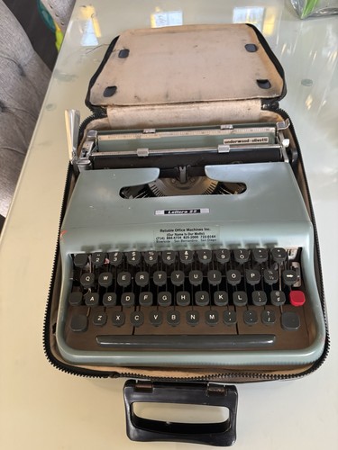 Vintage Olivetti Underwood Lettera 22 with Matching Case 1950s Typewri