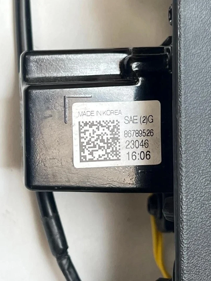 Manija del portón trasero OEM GM 20-23 Chevy Silverado 1500 con lámpara de cámara 86789902 Foto 3 de 4