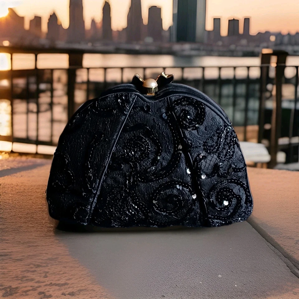 Presentación -Elocuente Cartera Mariposa Madame Cristal Swarovski de Judith Leiber  Foto 2 de 4