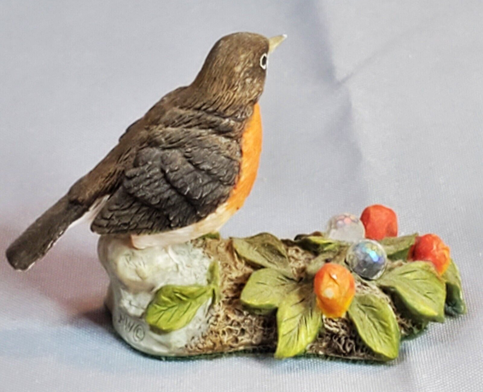 Miniature Robin Bird Figurine with Crystal Balls 6003 England 1-7/8" Resin