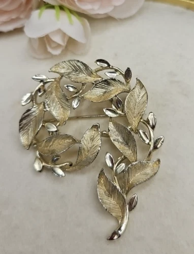 Vintage Lisner Silver Tone Leaves Leaf Textured Flourish Brooch Pin Signed