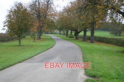 FOTOFAHRT HINUNTER ZUM EYTHROPE PARK DER VON BAUM GESÄUMTE FAHRT HINUNTER ZUM EYTHROPE PARK 20