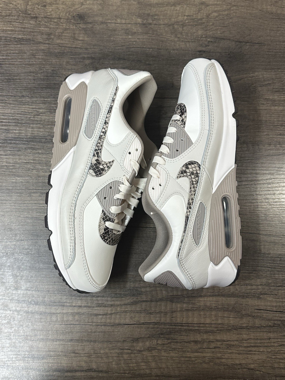 Nike Air Max 90 Pink Snakeskin HV4915-100 Women’s Size 12 / Men’s Size 10.5