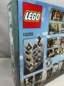 Retired LEGO Creator Expert: Assembly Square (10255) Sealed Box minor wear