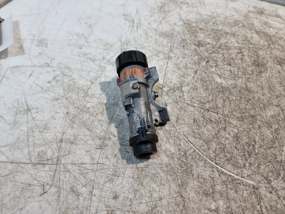 Volkswagen Polo 6R Ignition Barrel Lock Switch & Key Manual 2012 OEM 6R0905851B - Image 4 of 4