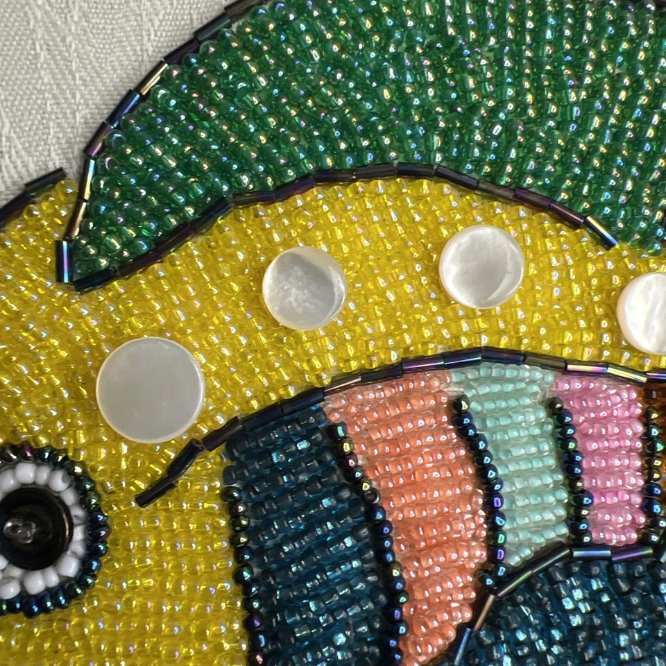 Pez con Lentejuelas y Cuentas Multicolores Hecho a Mano Caja de Puros Bolso de Mano 8"x6" Foto 3 de 4