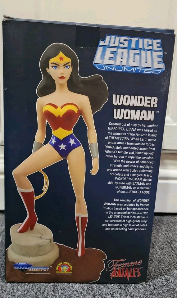 Estatua de Mujer Maravilla Ilimitada Liga de la Justicia Mujer Fatales de Diamond Select  Foto 4 de 4