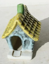 Ashtray Figurine Little House Chimney Cigarette Ashtray Ceramic Made in Japan --