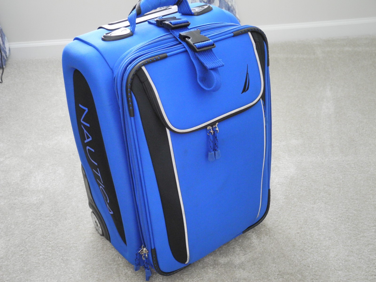 Nautica Carry On Baggage Luggage Suitcase 22 Inch Rolling Expandable Blue Black eBay