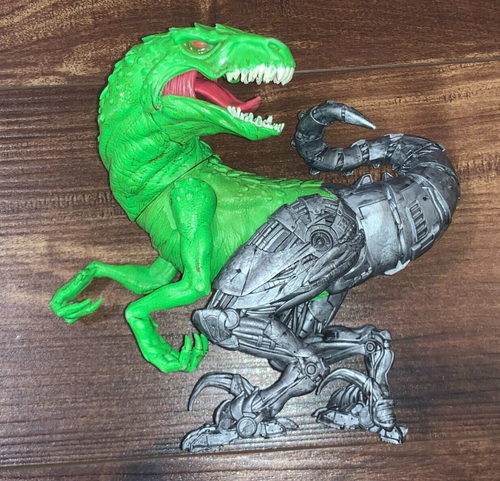 McFarlane Raw 10 Action Figure Raptar | 18 Cm Snodabile | Con Poster A Fumetti