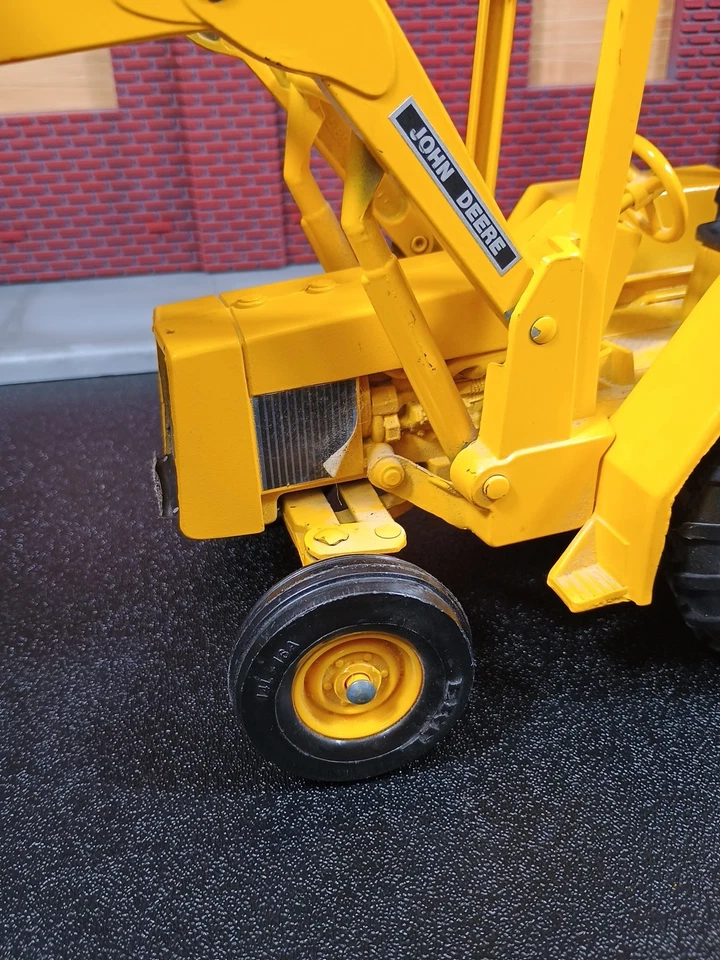 Vintage Ertl 1/16 Scale John Deere Construction Yellow Backhoe Loader Die-Cast - Image 4 of 4