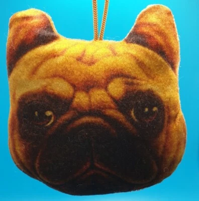 kleines Kissen mit Mops Motiv Hund mit Aufhänger  - Bild 1 von 3