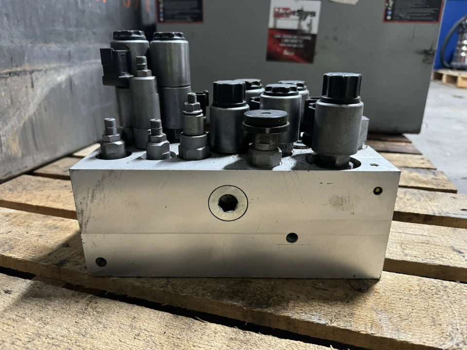 CARRETILLA ELEVADORA JUNGHEINRICH VÁLVULA HIDRÁULICA DE 3 CARRETES 97L7211022 (LEER DESCRIPCIÓN) Foto 3 de 4