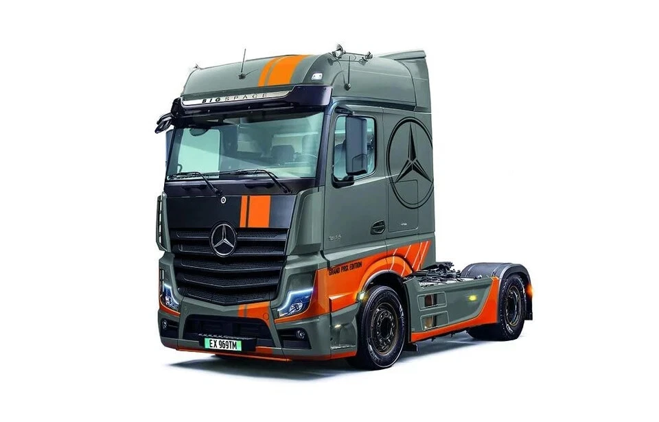 Italeri 3968 - Mercedes Benz Actros MP4 Big Spazio Grand Prix Edition Plastica - Immagine 2 di 4