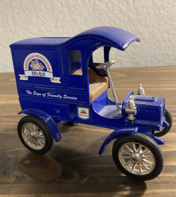 ERTL 1905 Ford Car Edition MOBIL BEAUMONT Refinery 90 Yr