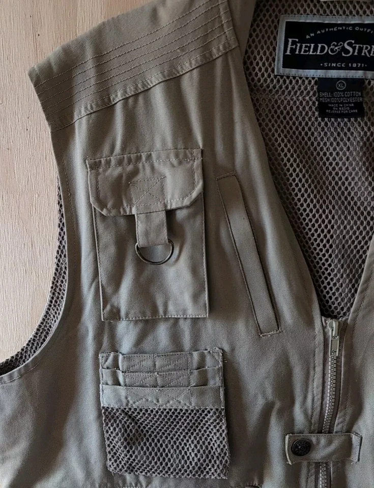 Field & Stream Men's XL Outdoor Multi Pocketed Vented Hunting/Fishing/Safari/... - Image 2 of 4