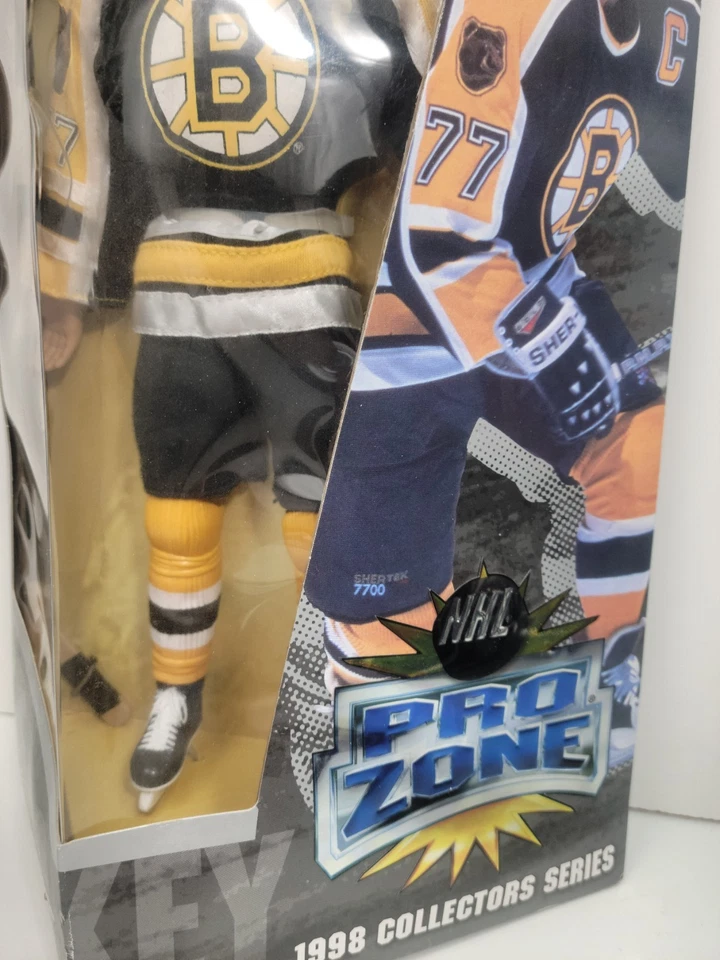 Figura Serie Coleccionista NHL Pro Zone Ray Bourque 1998 Nueva en Caja Playmates Bruins Foto 3 de 4