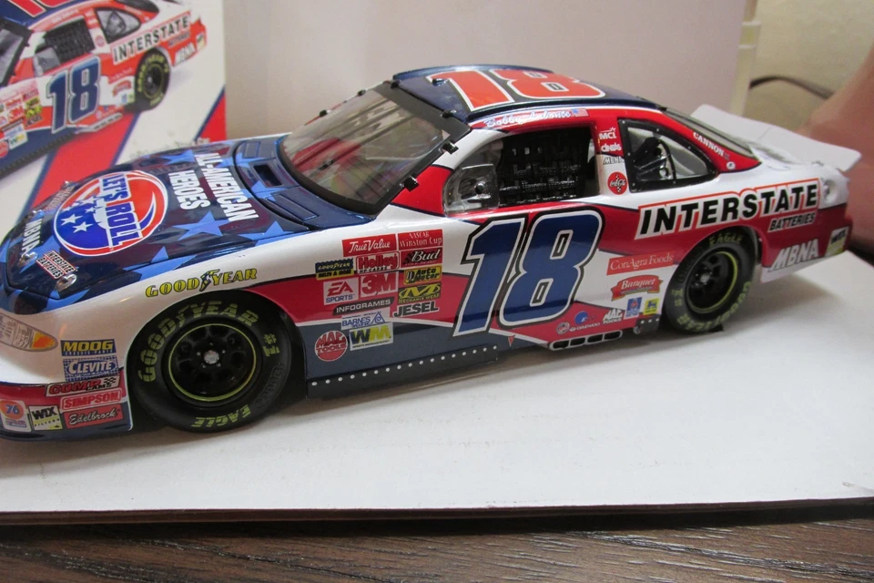 Baterías interestatales Bobby Labonte #18/Let's Roll 2002 Grand Prix 1 de 1.798 Foto 2 de 4