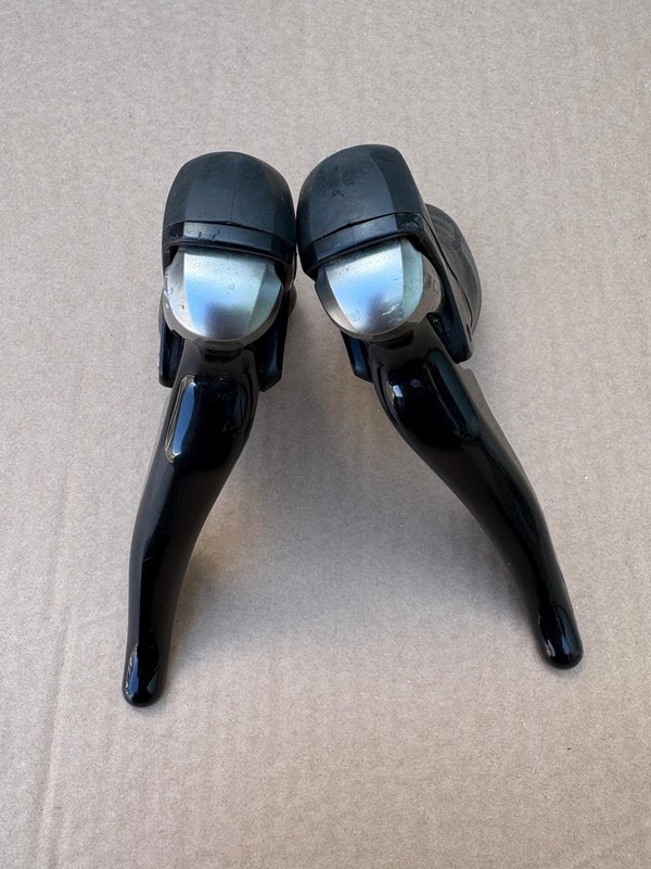 SHIMANO 105 ST-5800 2x11 SPEED ROAD BIKE SHIFTERS IN GOOD CONDITION