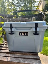 Yeti Hard Cooler Roadie 20Qt Ice Blue YR20B
