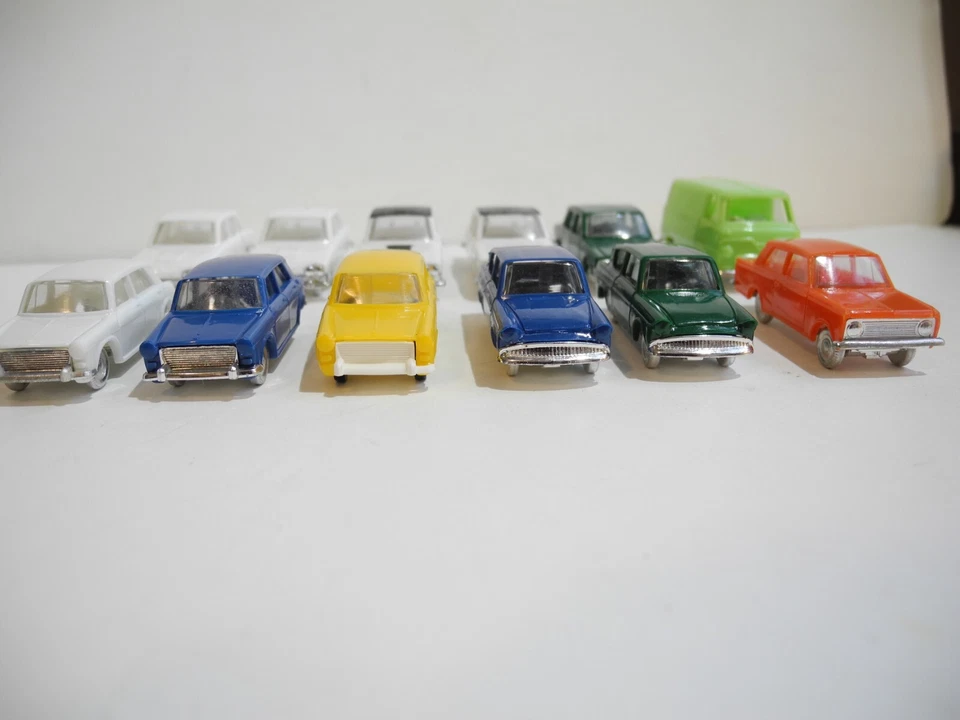VINTAGE TRIANG MINIX 1:80 SCALE LOT OF 11 PLASTIC MODELS FROM THE 60's EXCELLENT - Image 2 of 4