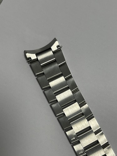 BRACCIALE BULOVA OYSTER A MAGLIE PIENE COMPLETO ANSA CURVA DA 22 mm - Foto 4 di 6