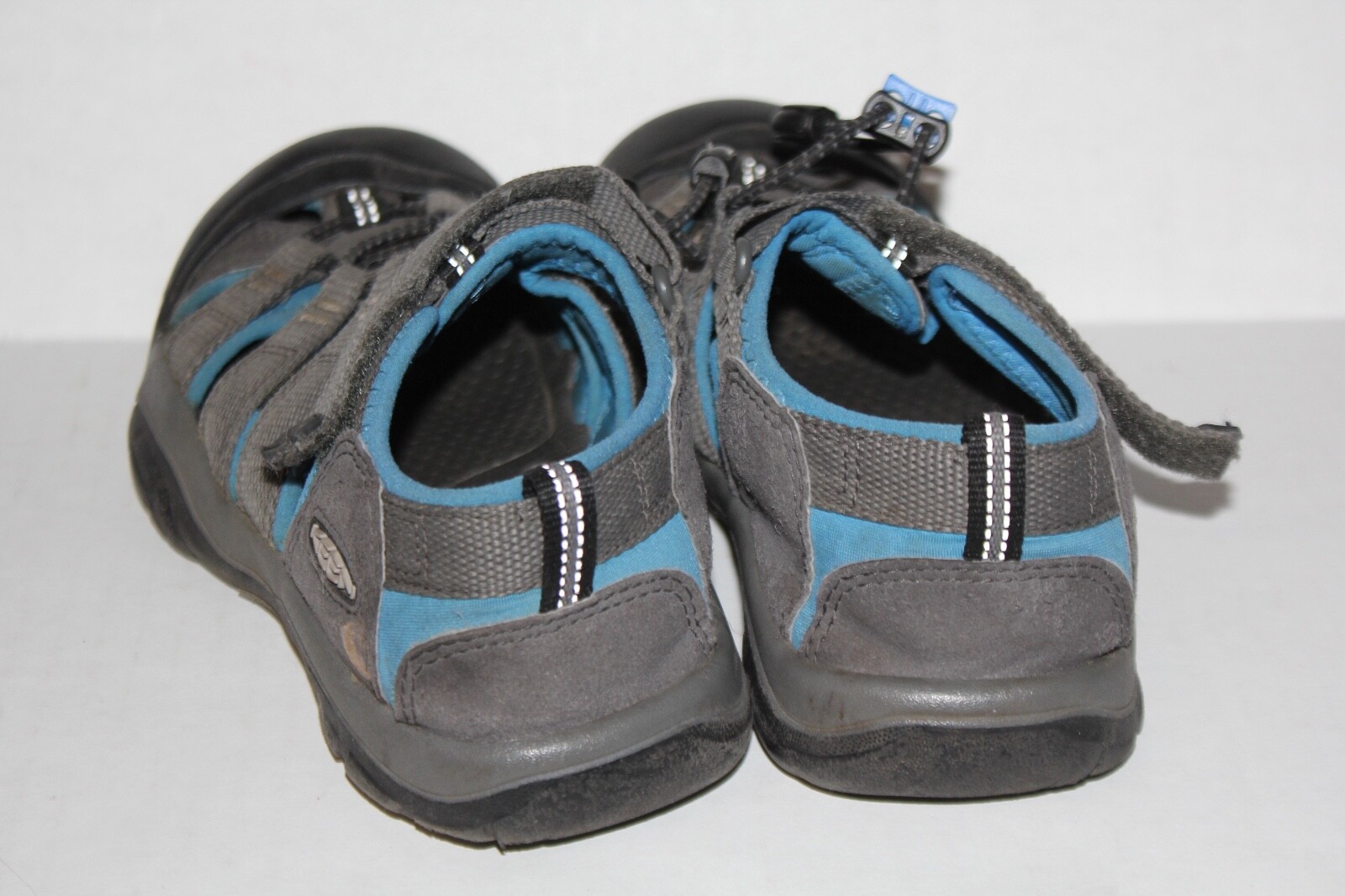 Scarpe sandali Keen Big Kid taglia 3 grigio blu buone condizioni scarpe da acqua