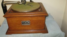 VICTOR VICTROLA ANTIQUE OAK  TALKING MACHINE PHONOGRAPH  VV-VI TABLE TOP  CASE