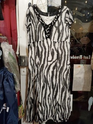 Women's Gerry Weber Dress Size 14 Black And White Very Nice Detail