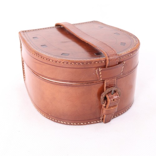 Vintage Leather Collar Box With Collars and Accessories. Horseshoe Design. - Picture 2 of 10