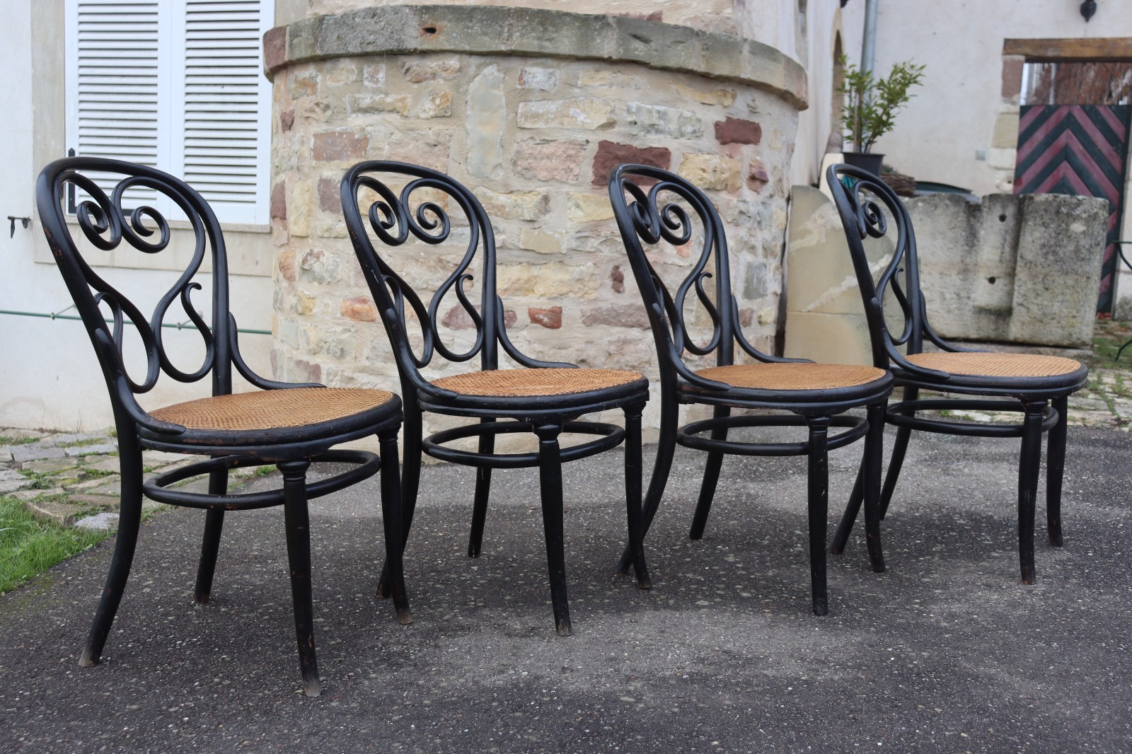Set 8 chaises Thonet modèle n°4 - "Café Daum" 1880 -