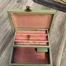 Vintage Thorens Green & Pink Jewelry Box w/brass hardware. Key included!