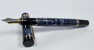 Parker Duofold Centennial fountain pen marbled blue